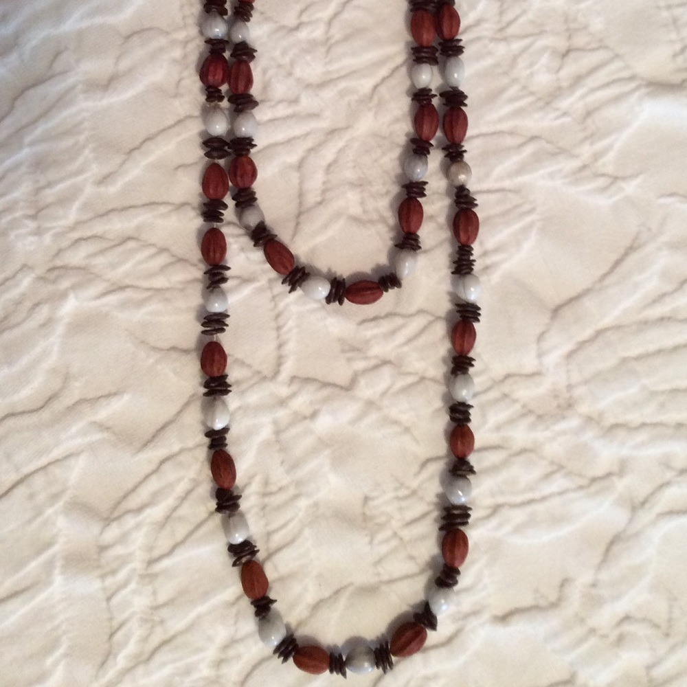💙 Beautiful Carved Bead Necklace!🌼🌷